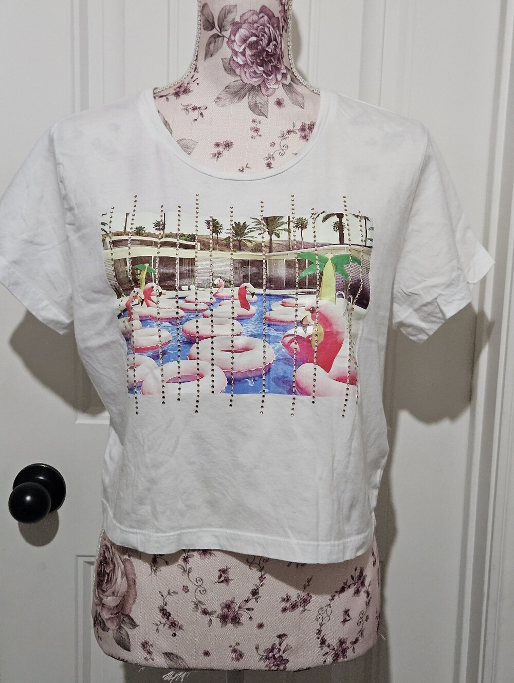 Guess women's graphic t-shirt with pool float print